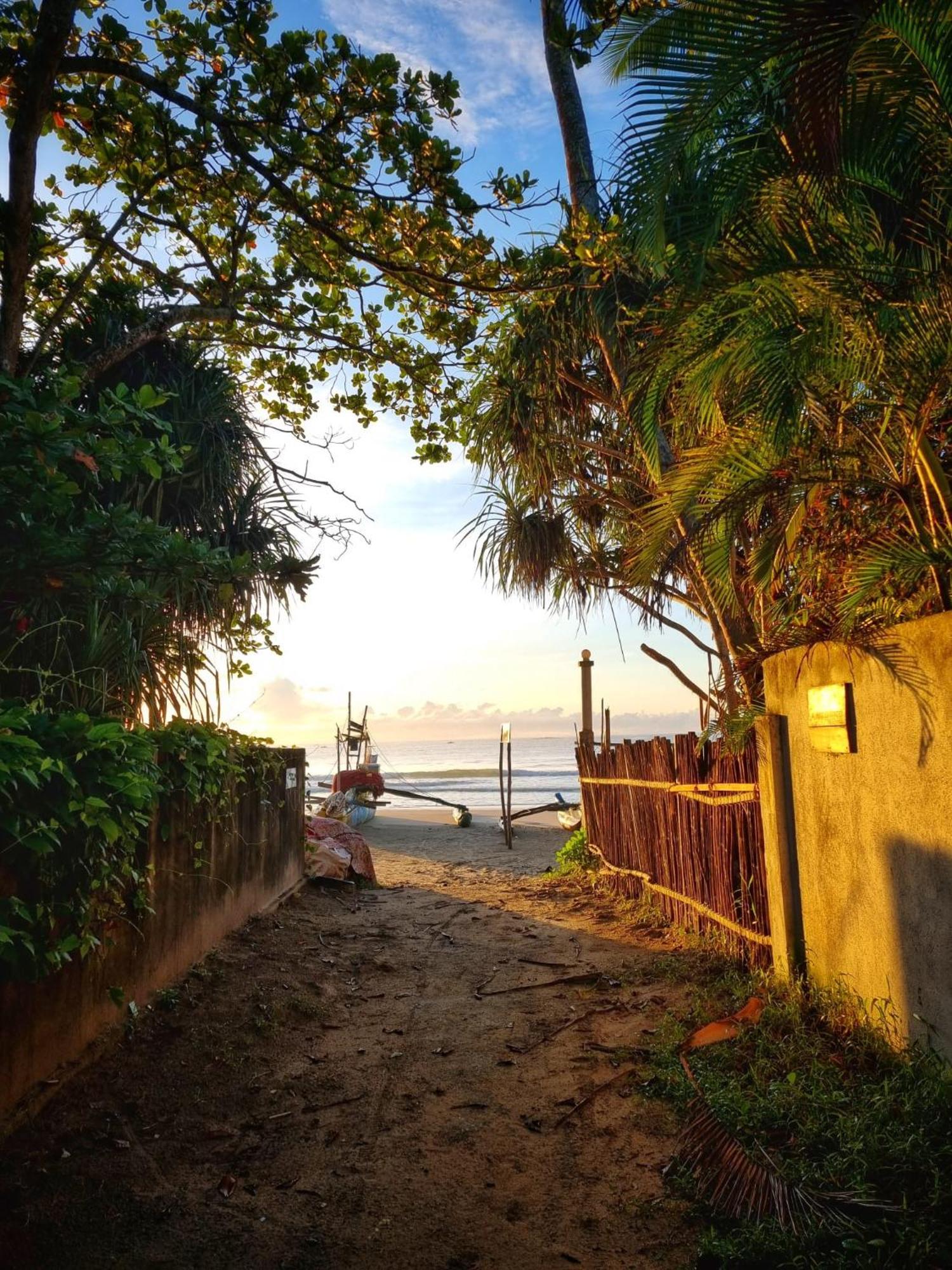 Relax Beach House Tangalle Exterior foto
